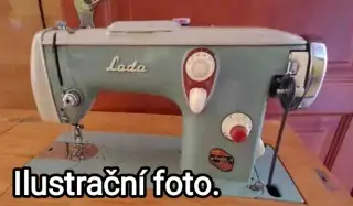 Šicí stroj Lada.