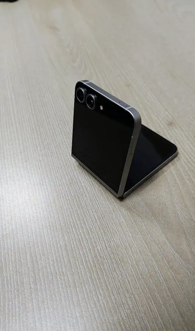 Z Flip 6