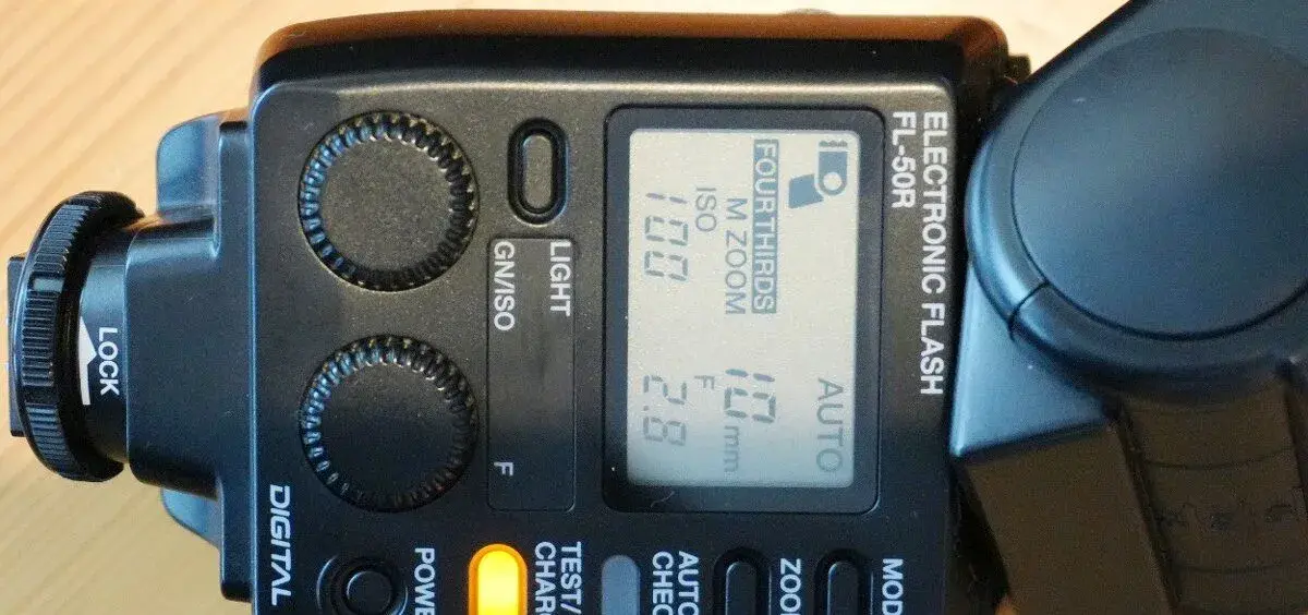 Olympus FL 50R blesk