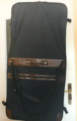 Cestovní obal na obleky a šaty