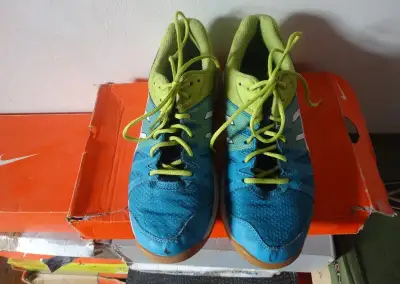 Sportovní boty Asics sálovky vel 40 / 7 gel sq.