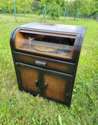 Starý gramofon SUPRAPHON Made in Czechoslovakia