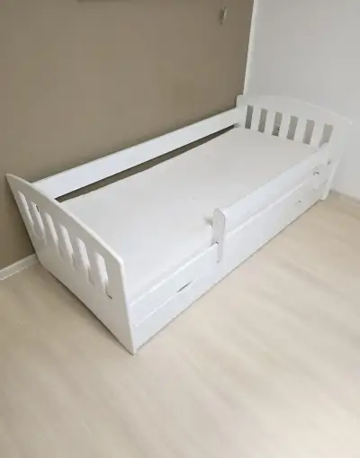Dětská postel 180×80 cm + komoda s přebalovacím pultem