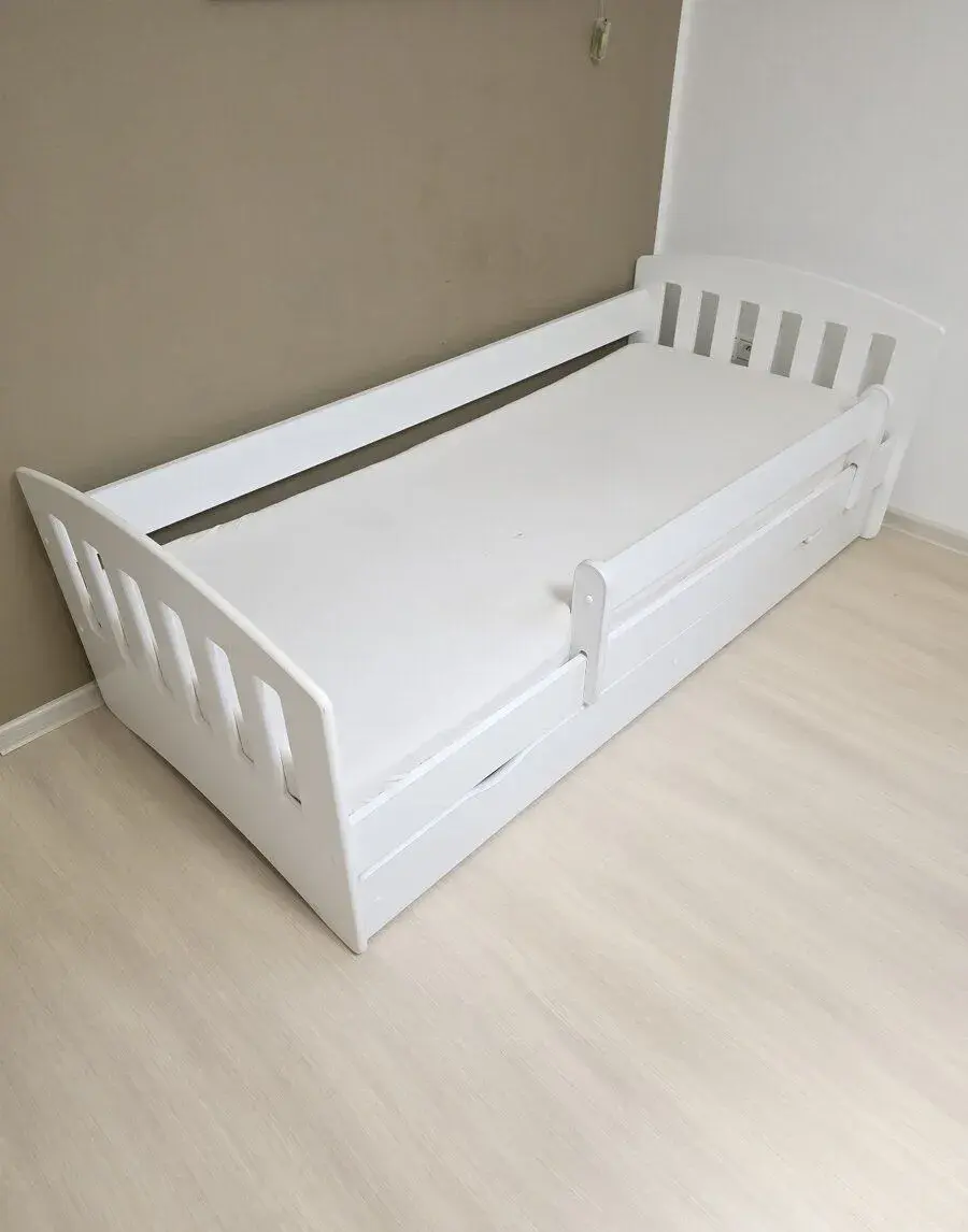 Dětská postel 180×80 cm + komoda s přebalovacím pultem