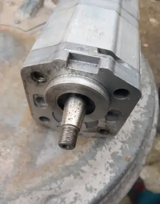 Hydraulické dvoj čerpadlo