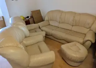 Kožená sedací souprava - gauč, 2 křesla a taburet -