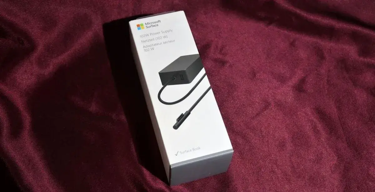 Síťový adaptér Microsoft Surface 1798, 102W