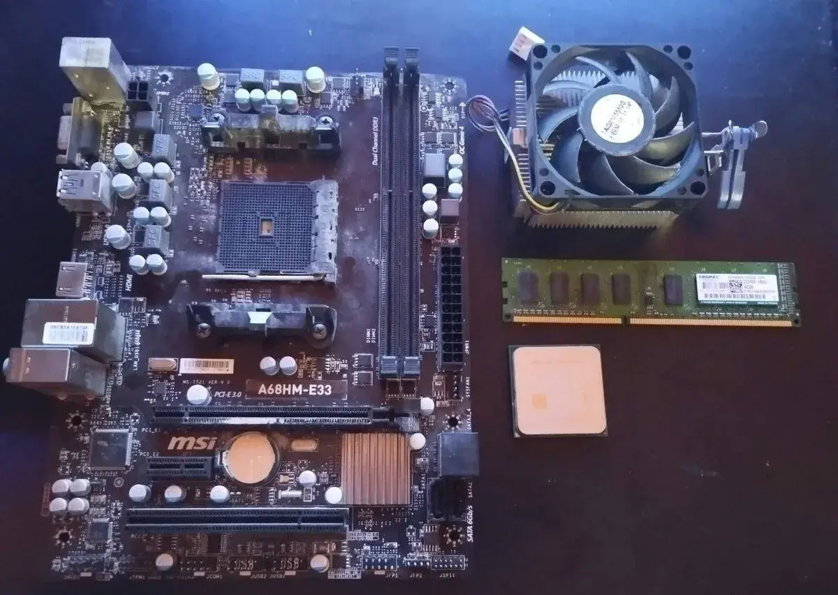 Deska + CPU + RAM + chladič