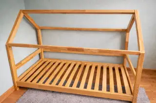 Masivní dětská postel
