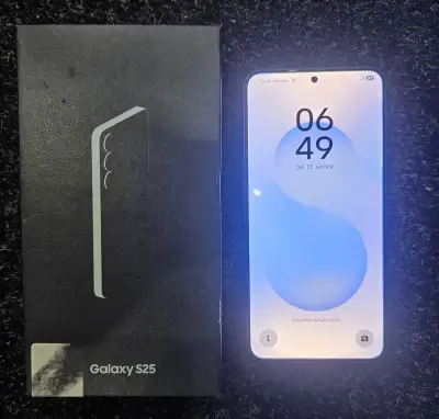 Samsung S25 12/128GB, stav nového, krabice.