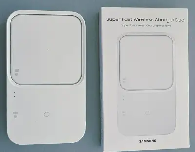 Bezdrátová duální nabíječka Samsung Fast Wireless Charger