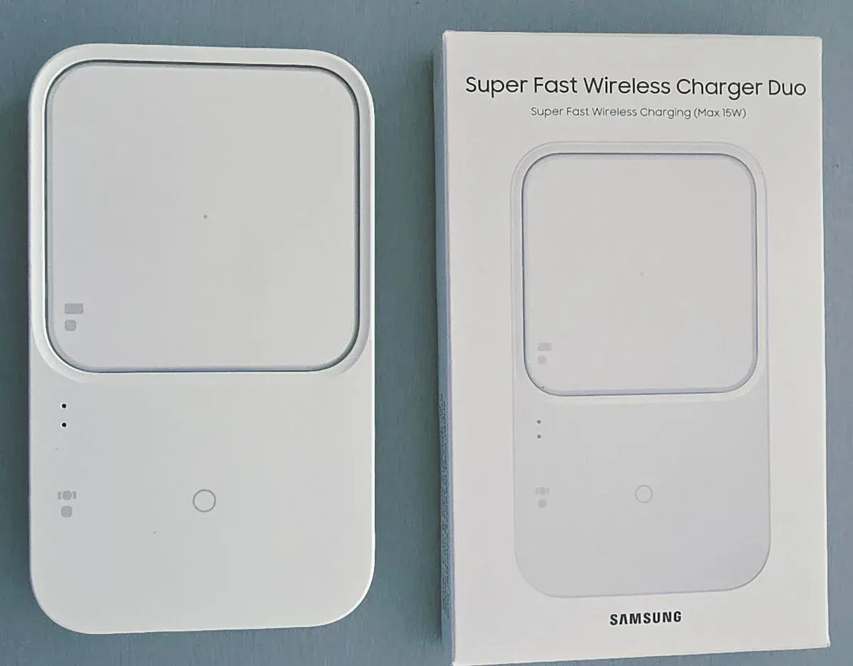 Bezdrátová duální nabíječka Samsung Fast Wireless Charger