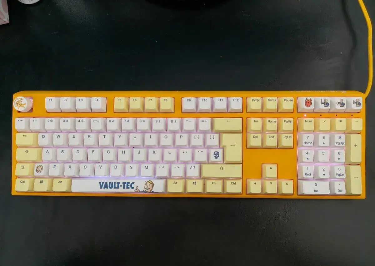 Ducky One 3 Yellow 100% | Cherry MX Red | US ISO Fallout