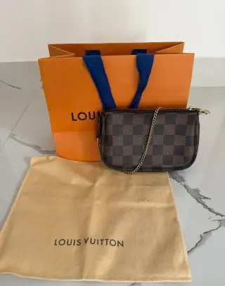 Louis Vuitton mini pochette
