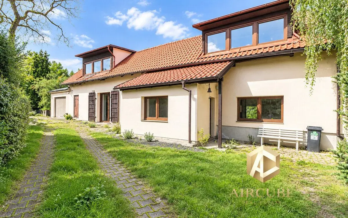 Pronájem, Rodinný dům se zahradou, garáž, 1379m², Praha - Zá