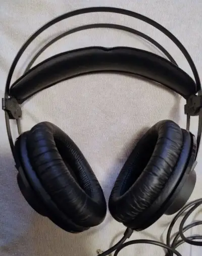 AKG K52 – studiová sluchátka, originální balení
