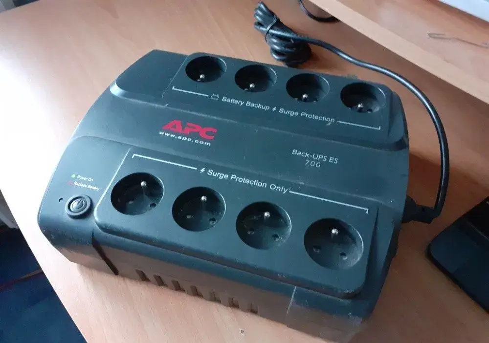 APC BACK UPS ES 700