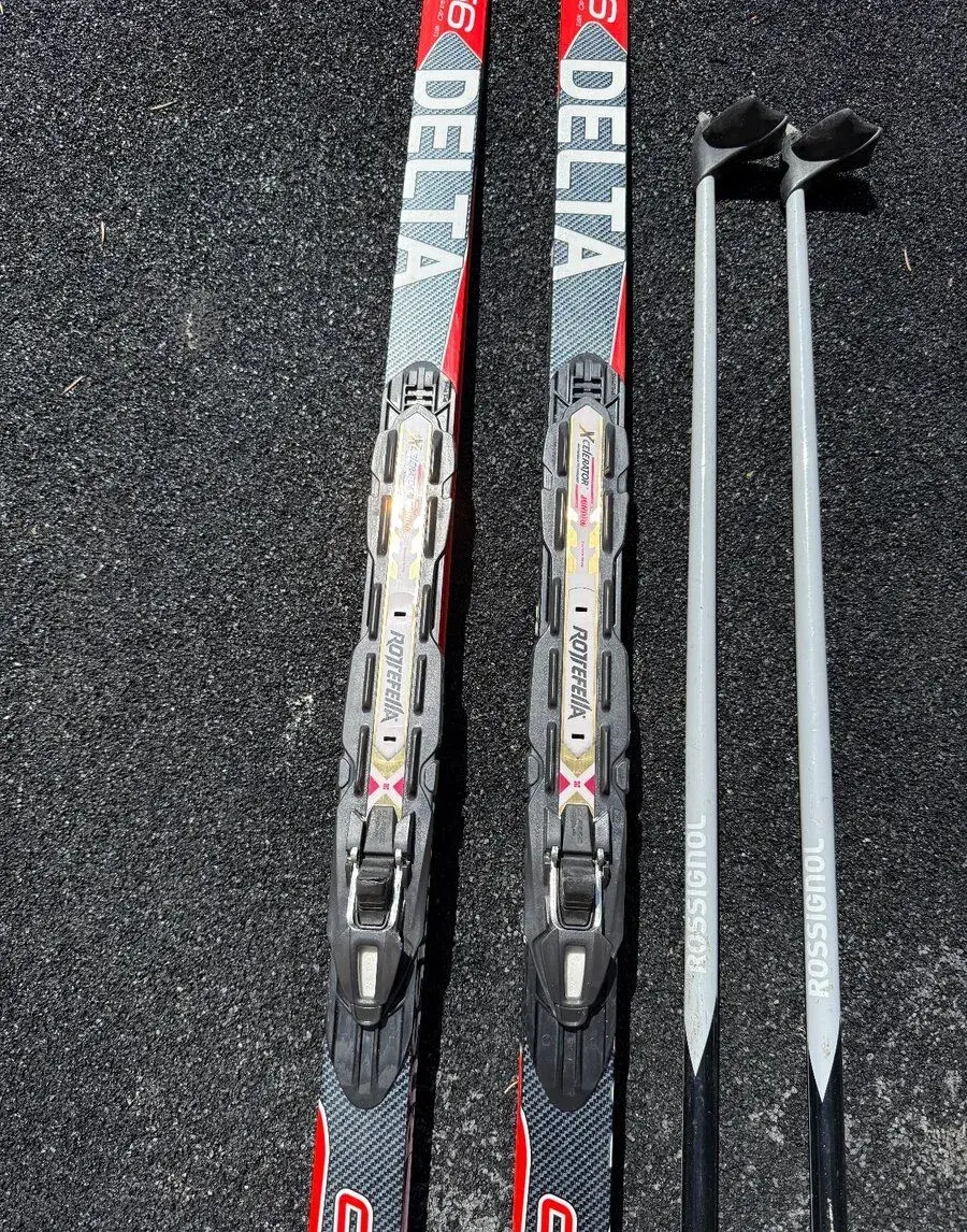 Dětské běžky+vázání+hole zn. Rossignol vel. 156