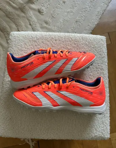 Turfy Adidas Predator Pro