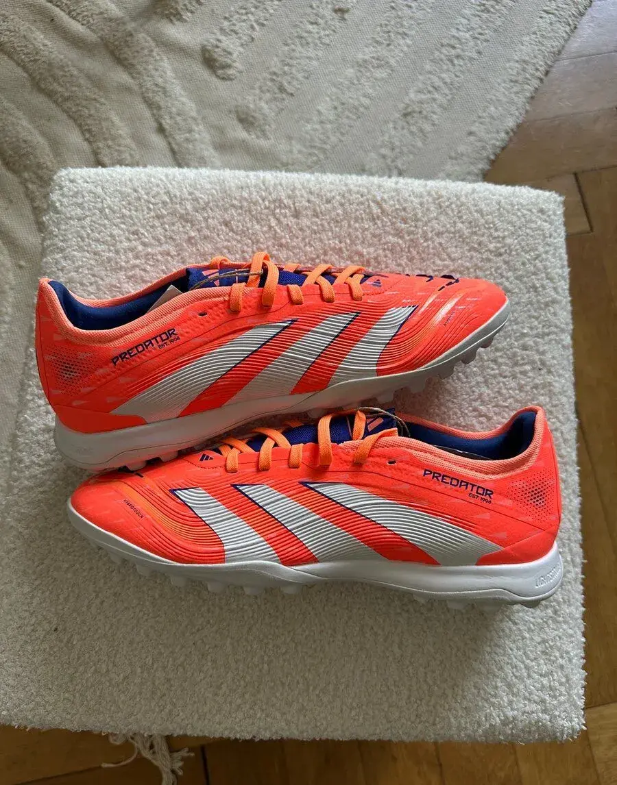 Turfy Adidas Predator Pro