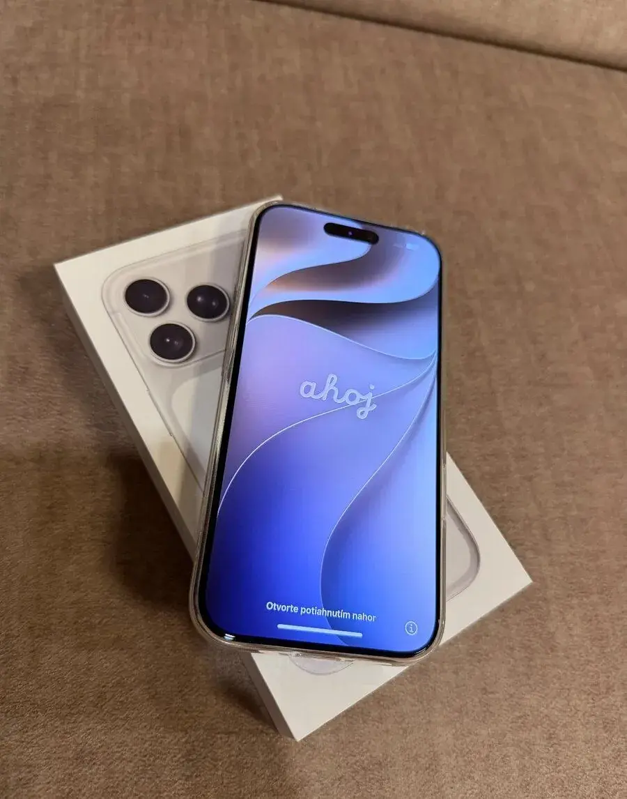REZERVACE “Nový” Apple iPhone 17 Pro 256GB stříbrná