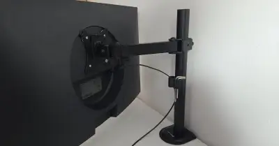 AlzaErgo ARM SE10 Pylon – VESA držák, jako nový