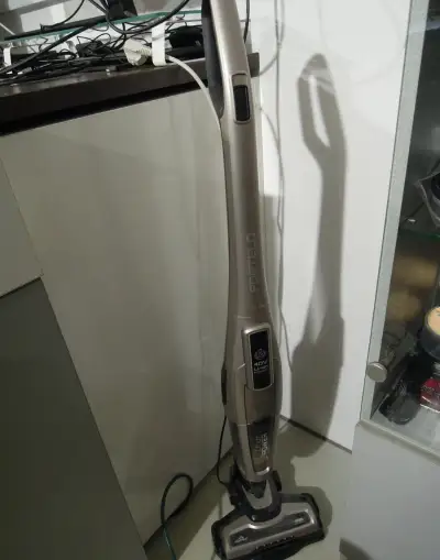 Tyčový vysavač ETA Fortelo 40V (3400) na náhradní díly repas