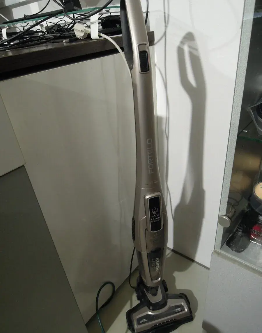 Tyčový vysavač ETA Fortelo 40V (3400) na náhradní díly repas