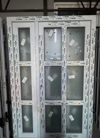 vchodové dvoukřídlé dveře plastové
