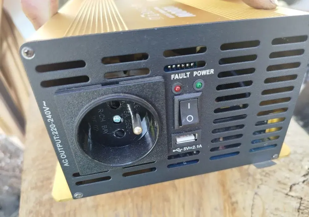 měnič napětí 24V/ 230V 1200W, čistý sinus, plně funkční