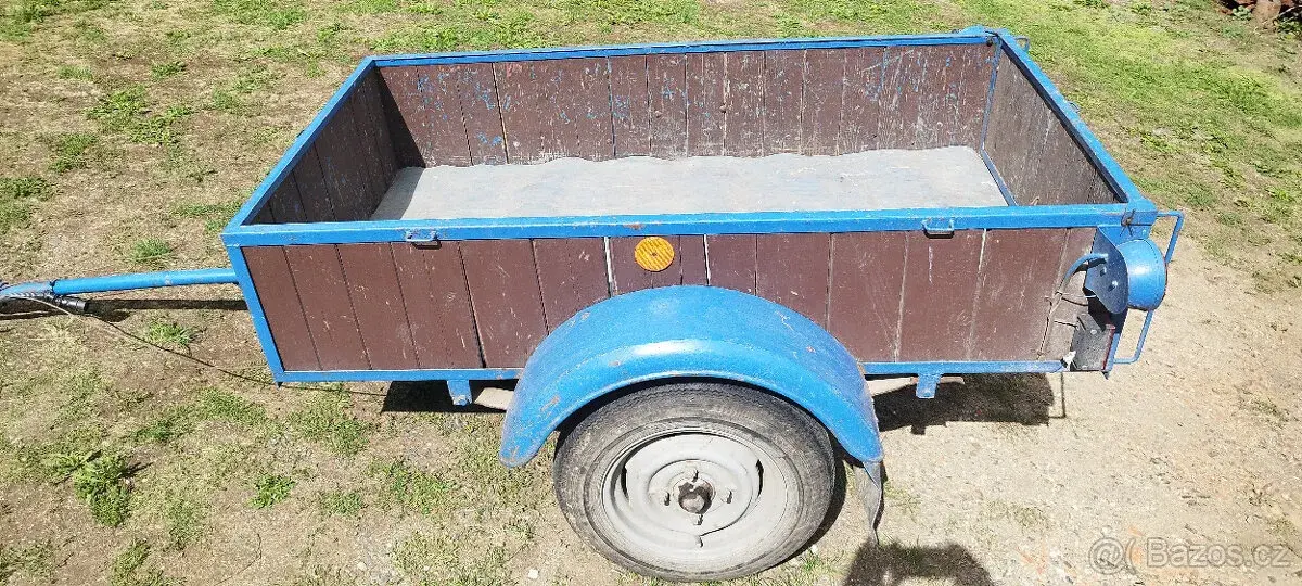 Přívěs za osobní auto na velkých kolech
