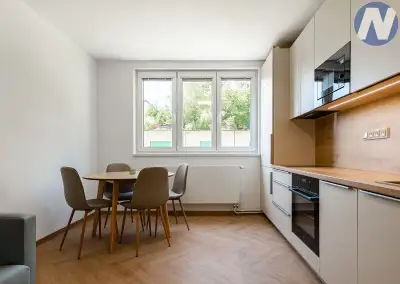 Nová Pec, útulný byt/apartmán 2+kk s vybavením, garáží a pra