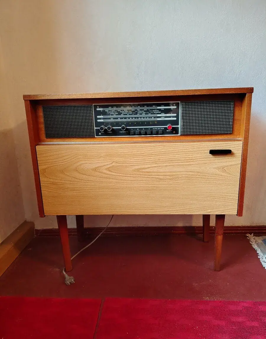 Retro radio,gramofon