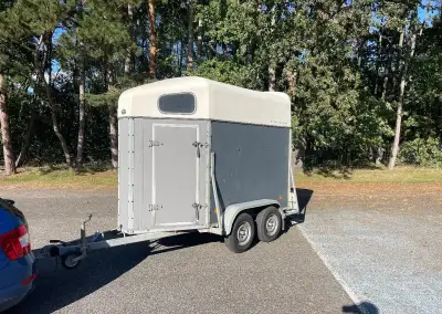 Přívěs na 1 koně, konibus, 1350 kg, řp. B, nová stk
