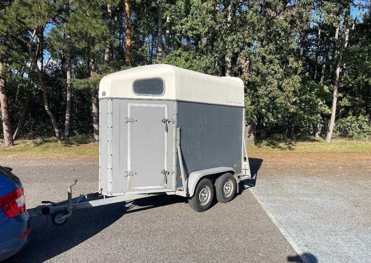 Přívěs na 1 koně, konibus, 1350 kg, řp. B, nová stk