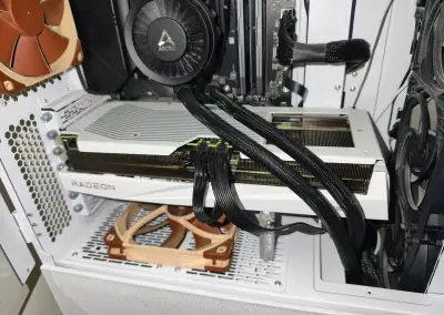 XFX Quicksilver AMD Radeon RX 9070 XT White Magnetic Air 16G