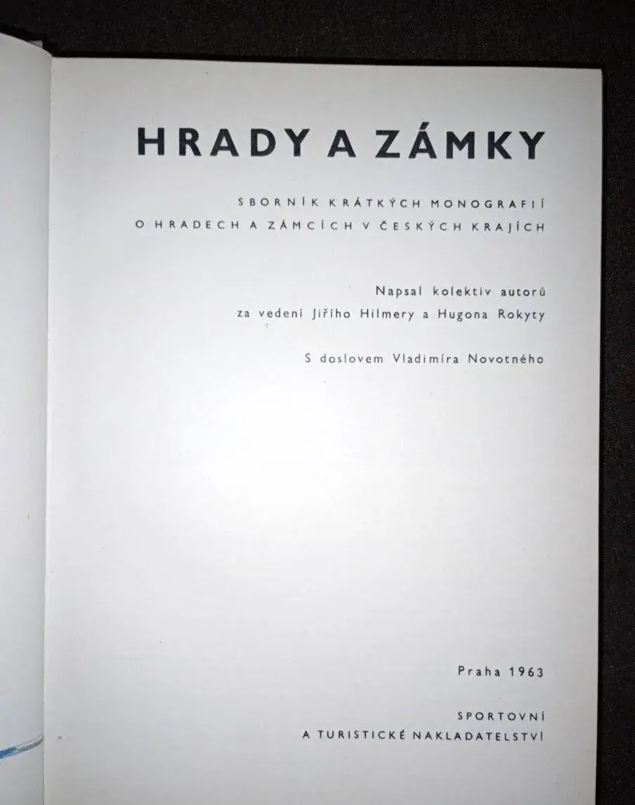 Kniha - Hrady a zámky , sborník krátkých monografií