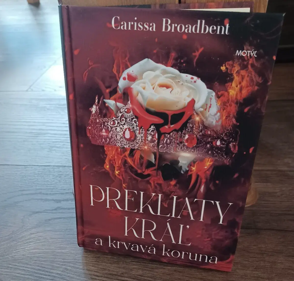 Prekliaty kráľ a krvavá koruna - Carissa Broadbent