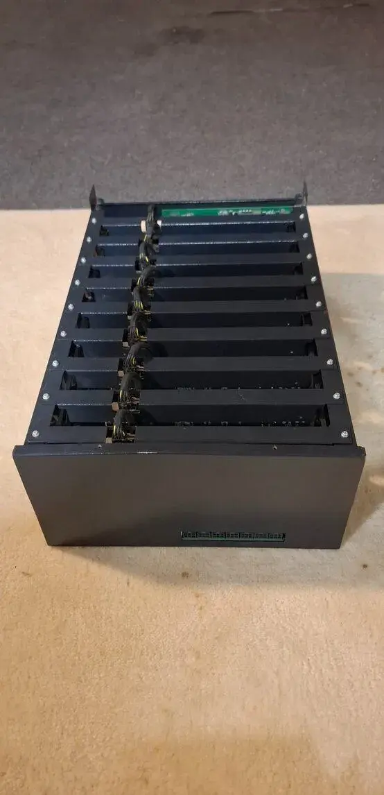 Sapphire MGI-9 mining rig – 9× RX 470 4GB, 1600W, funkční