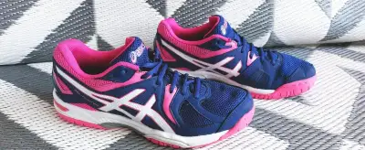 KVALITNÍ DÁMSKÁ BĚŽECKÁ OBUV - ASICS - vel.40,5