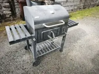 Gril na dřevěné uhlí
