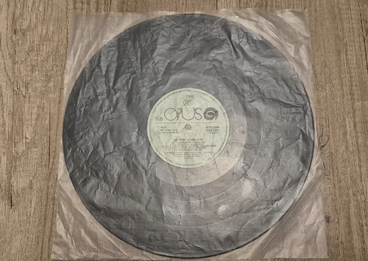 LP Bee Gees – Living Eyes (Vydání Opus 1981).