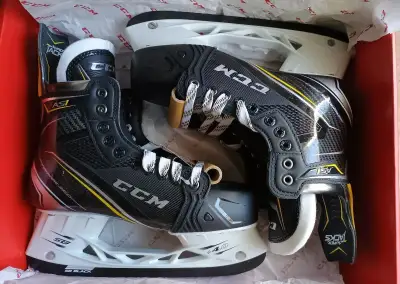 NOVÉ profi brusle CCM Super Tacks AS1 vel. 8 EE včetně nožů
