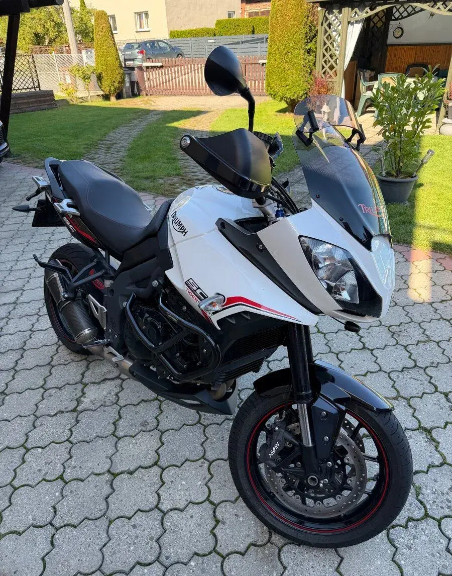 Triumph Tiger 1050 Sport - nízký nájezd