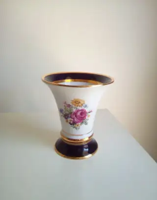 Vázička zn. Royal Dux ze 70. let