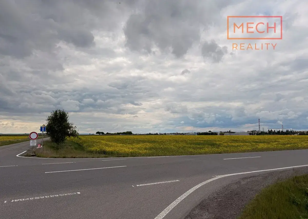 Prodej parcely o výměře 4 850 m2 pro budoucí komerční využit