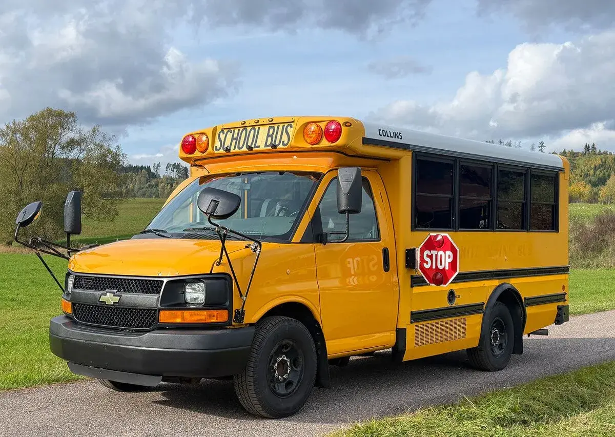 CHEVOLET EXPRESS – USA SCHOOLBUS – 4.8 EFI BENZÍN