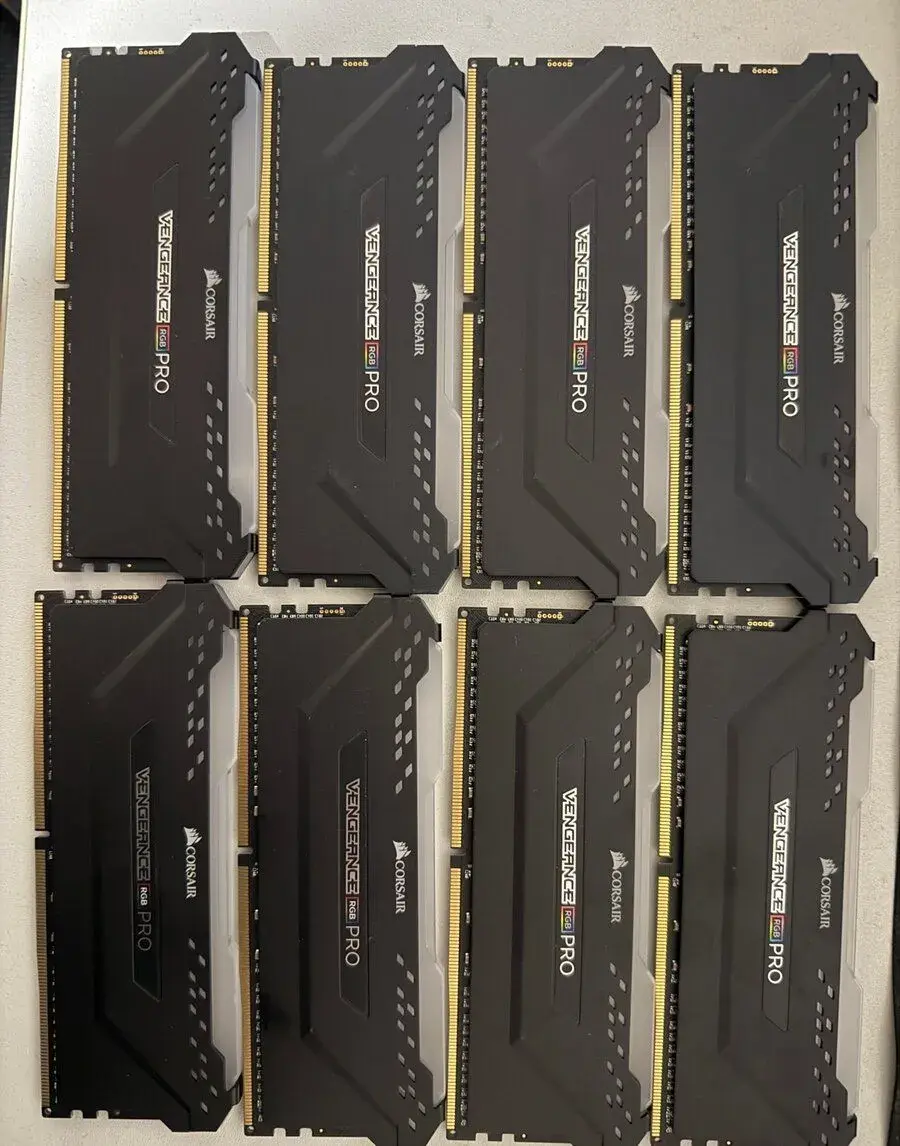 Corsair Vengeance RGB PRO 256 GB RAM (8× 32 GB)