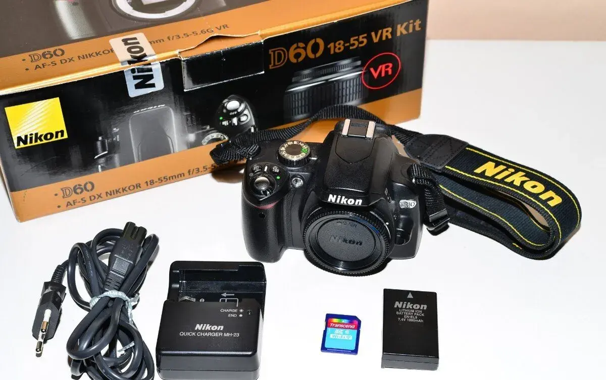 Nikon D60 + příslušenství