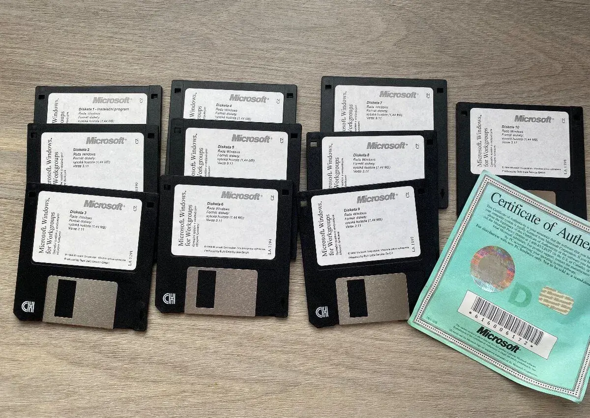 Windows 3.11 na disketách